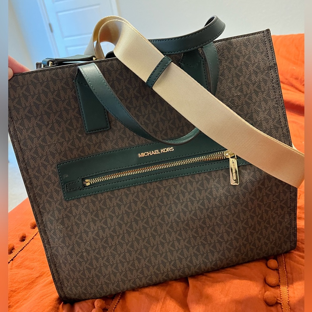 Michael Kors Large tote shoulder bag/satchel.